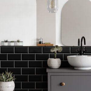 Lavabo de baño con azulejo tipo metro blanco brillo